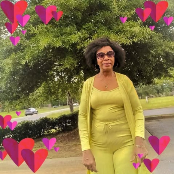 Profile Picture of Irries Irries (@irriesirries) on Poshmark