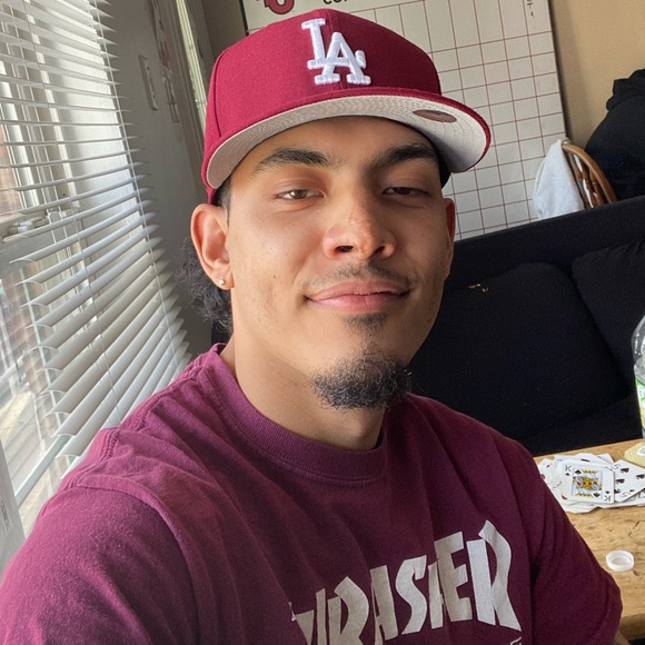 Profile Picture of Jonathan Mora (@jdmora3607) on Poshmark