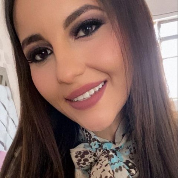 Profile Picture of Daniela Baeza (@danielabaeza479) on Poshmark