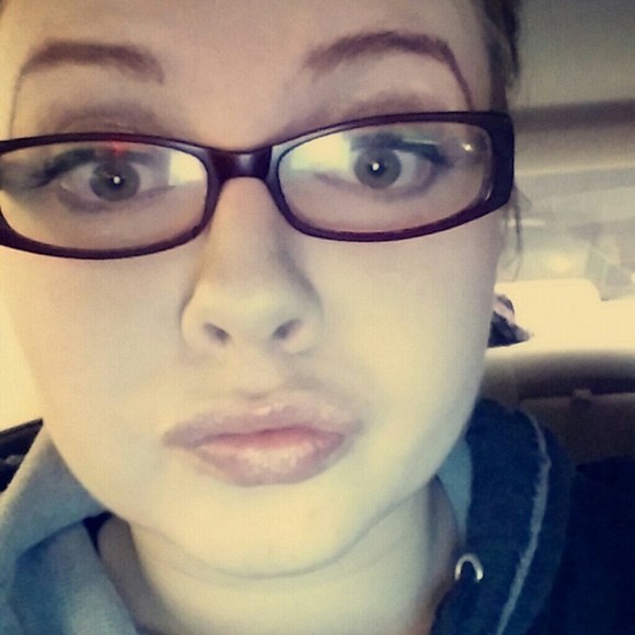 Profile Picture of Alex Abraham-graska (@alexleah916) on Poshmark