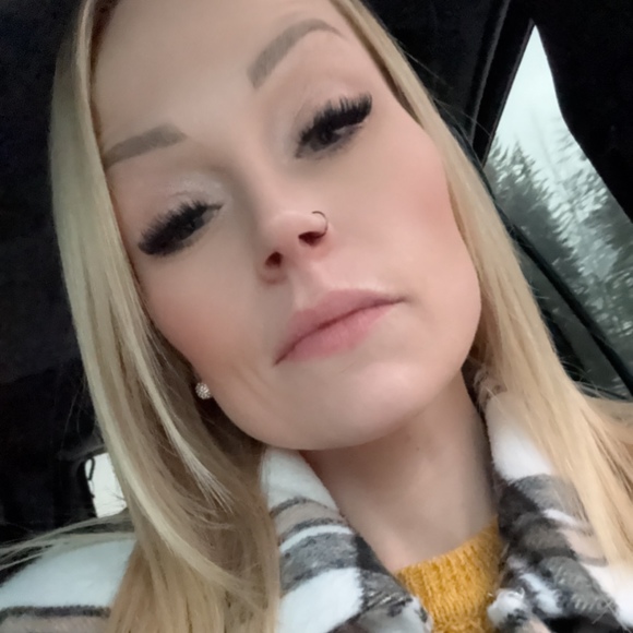 Profile Picture of Sheri Coughlan (@shericoughla703) on Poshmark