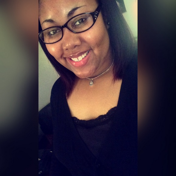 Profile Picture of Adriana Pennington (@kennington0v0) on Poshmark