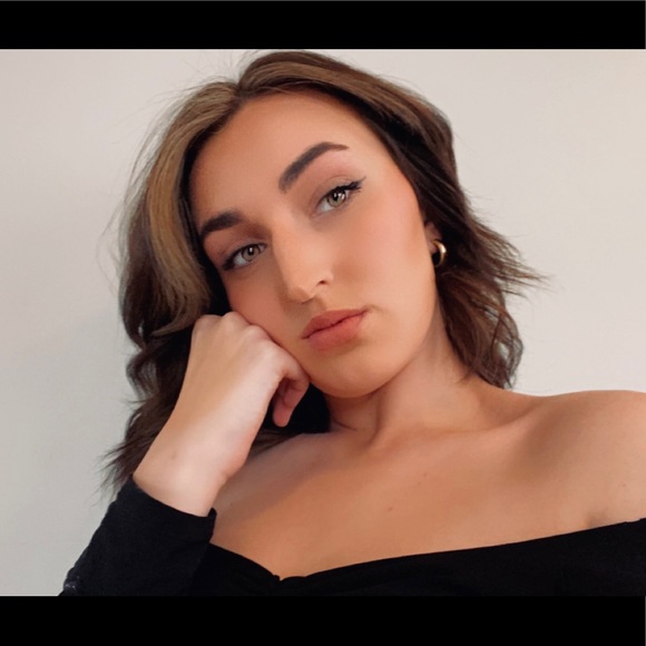 Profile Picture of Taylor Langdon (@taylor_langdon) on Poshmark