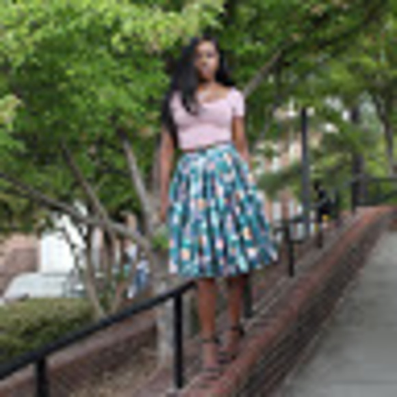 Profile Picture of Johnette Robertson (@usawhitnwt) on Poshmark