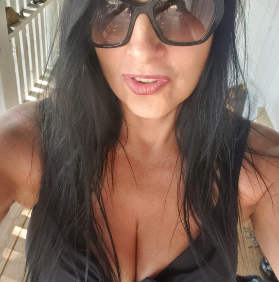 Profile Picture of Chloe Fagotti (@chloefagotti) on Poshmark