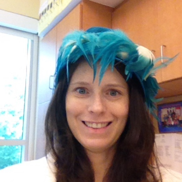 Profile Picture of Mary Larsen (@auntiemar) on Poshmark