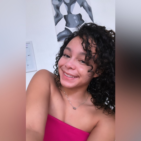 Profile Picture of Zoey Clayton (@zoeyclayton08) on Poshmark