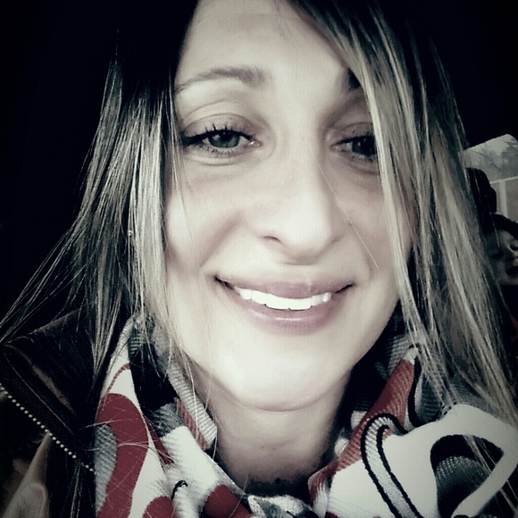 Profile Picture of Amanda Dunlap (@amandadunlap8) on Poshmark