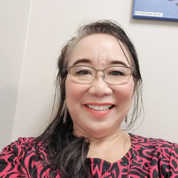 Profile Picture of Cris Greaux (@cris57) on Poshmark