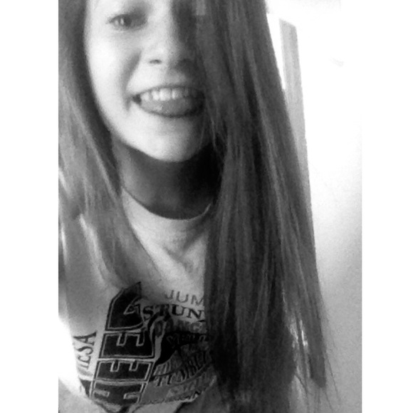 Profile Picture of Briana Servis (@brianaaa2) on Poshmark