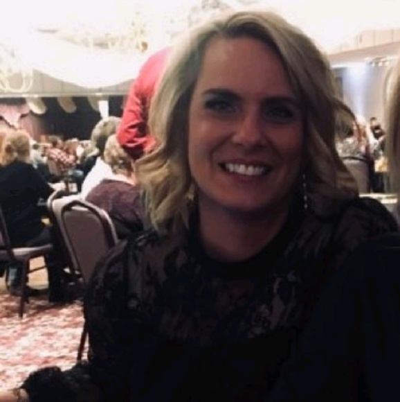 Profile Picture of Jennifer Gabrielson (@jennifer3179) on Poshmark