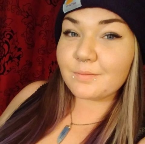 Profile Picture of Ashlee Olson (@aolson_12) on Poshmark