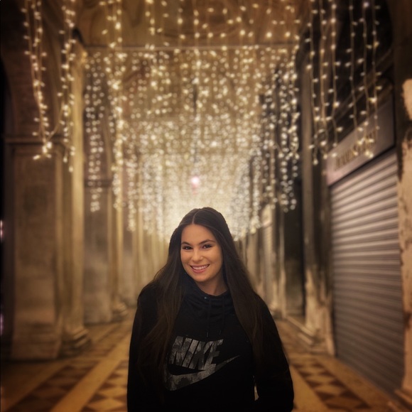 Morgan Dunville - Poshmark Profile Picture of Morgan Dunville (@morgan_dunville) on Poshmark