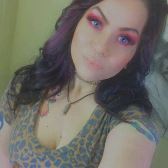 Laura Cieplinski - Poshmark Profile Picture of Laura Cieplinski (@treefingersx) on Poshmark