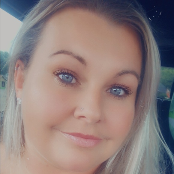 Profile Picture of Crystal Scroggins (@scroggins5) on Poshmark