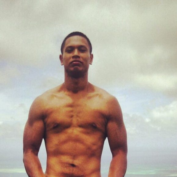 Profile Picture of Jonah Aweau dumadag (@hi44kings) on Poshmark