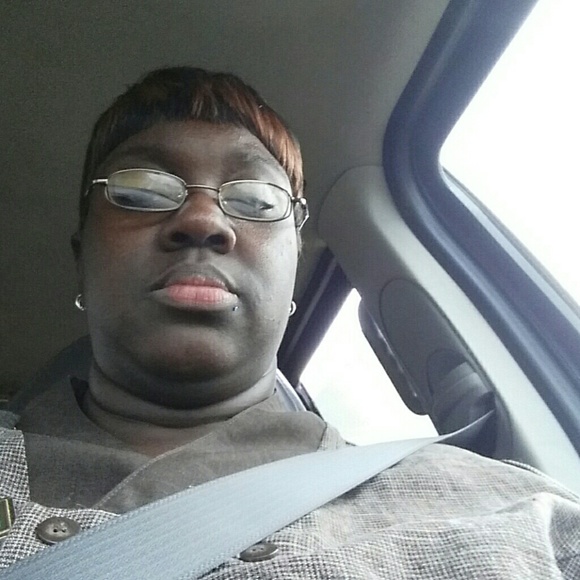 Profile Picture of Ora Eulls (@oraeulls) on Poshmark