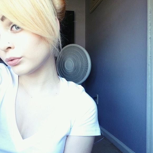 Profile Picture of Madi Wardley (@vxeux) on Poshmark