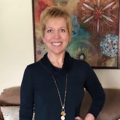 Profile Picture of Lisa Bentley (@LisasCabiCloset) on Twitter