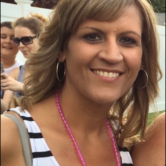 Profile Picture of Tammi Devlin (@zachgabe) on Poshmark