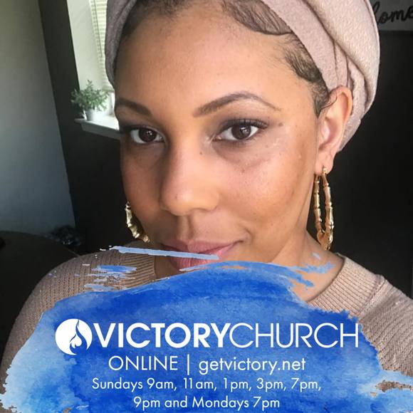 Profile Picture of Cheryl Anscombe (@shinexnxstar) on Poshmark