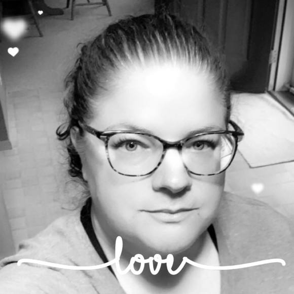Profile Picture of Kim Bremseth (@kabremseth) on Poshmark