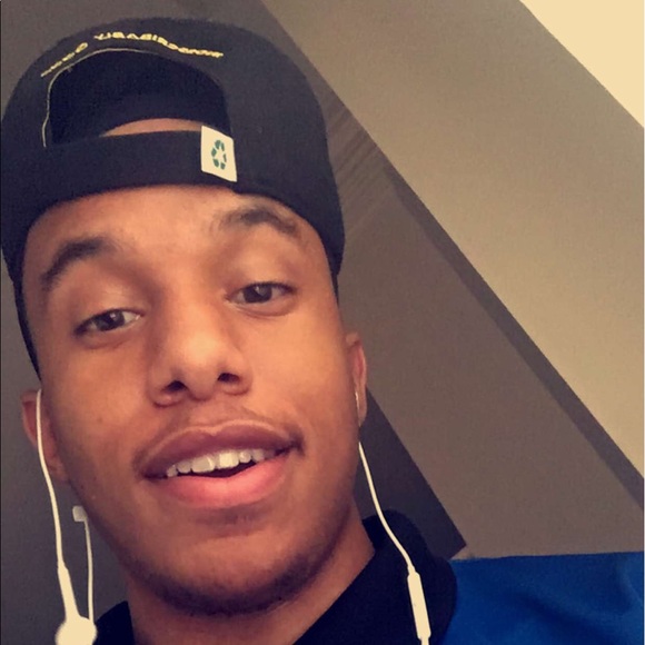 Profile Picture of Matthew Arnold (@matthewa2017) on Poshmark