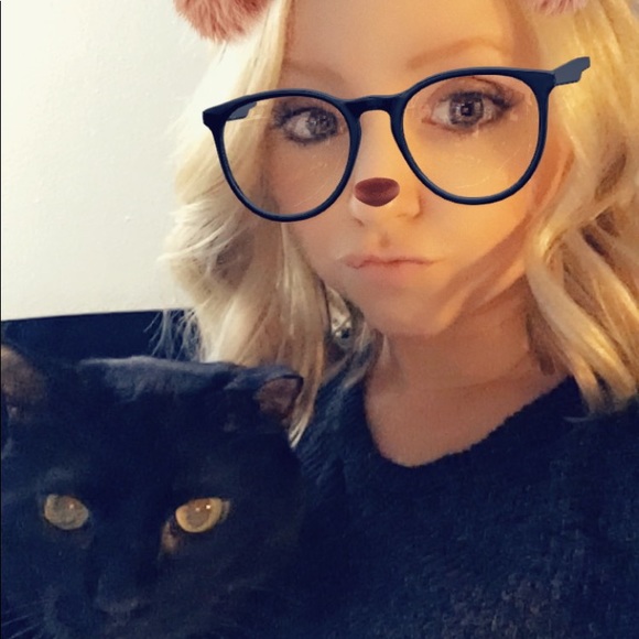 Profile Picture of Shelby Gravett (@sgravett) on Poshmark