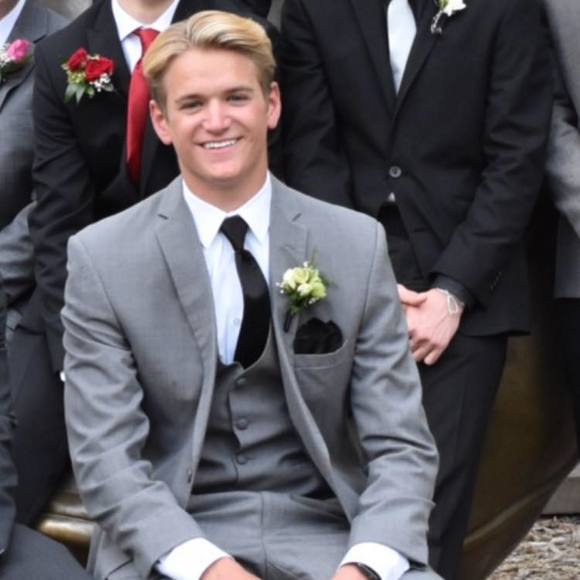 Profile Picture of Sean Donlin (@donlinsean) on Poshmark