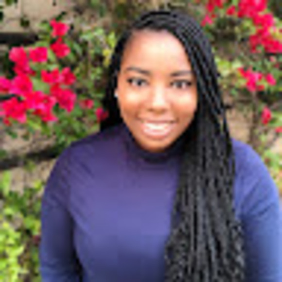 Profile Picture of Archaiela Murfree (@archaiela) on Poshmark