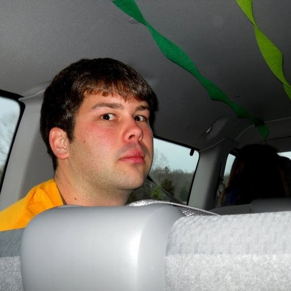 Profile Picture of Chris Molony (@chrismolony) on Poshmark