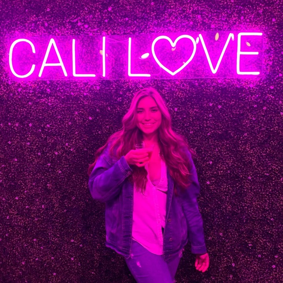 Profile Picture of Daniela Nava (@navaa) on Poshmark