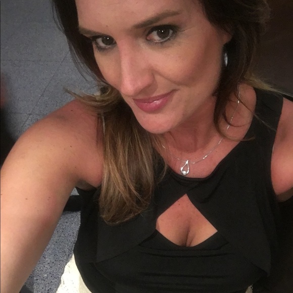 Profile Picture of Jessie Schultz (@jessie_schultz) on Poshmark