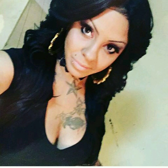 Profile Picture of Melanie Borreo (@melo211) on Poshmark