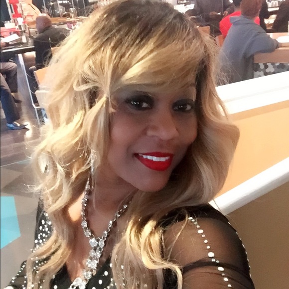 Profile Picture of Pamela Hale (@boogaloo_50) on Poshmark