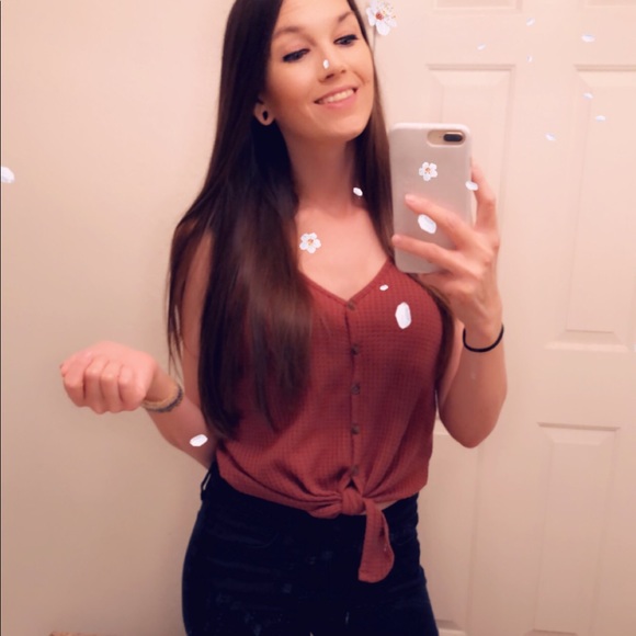 Profile Picture of Amanda Craft (@mandyreneec) on Poshmark