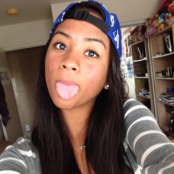 Profile Picture of Cassandra Allison (@sandramarie_) on Poshmark