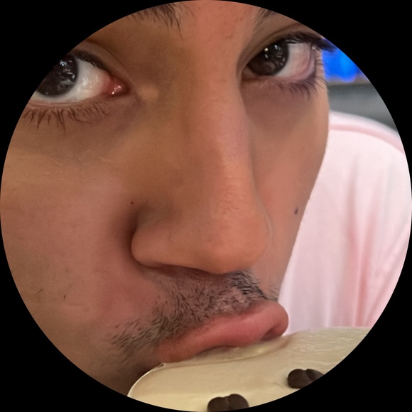 Profile Picture of James Cruz (@lilhangtime) on Poshmark