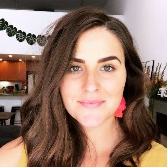 Profile Picture of Erika Rosenwinkel (@rose_e_posh) on Poshmark