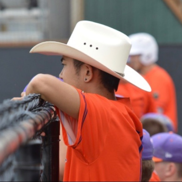 Profile Picture of Zane Oshiro (@zoshiro808) on Poshmark