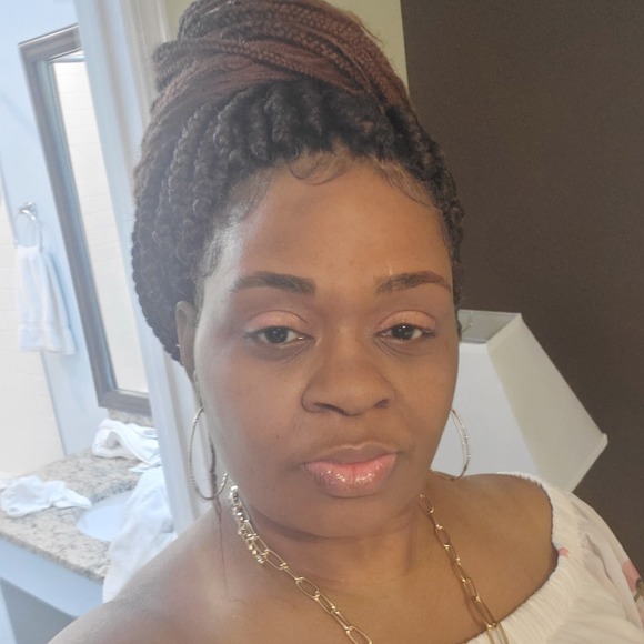 Profile Picture of Carla Maynor-brown (@cmaynor10) on Poshmark