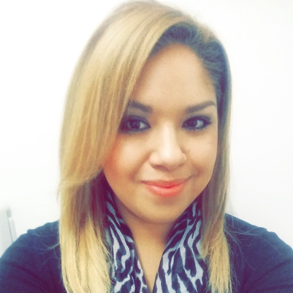 Profile Picture of Naomi Adams (@nimi1008) on Poshmark