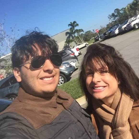 Profile Picture of Carla catherine Loffredo (@happylovinglife) on Poshmark