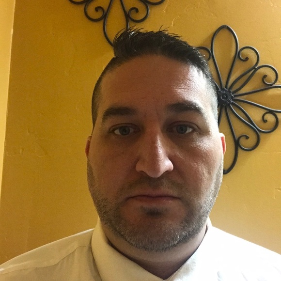 Profile Picture of Dave Wells (@dwells94) on Poshmark