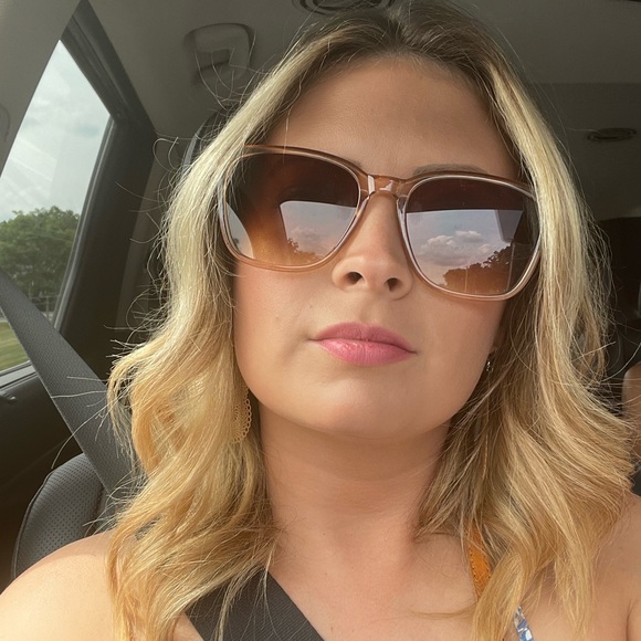 Profile Picture of Hailey Kasper (@haileyrene12) on Poshmark