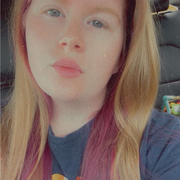 Profile Picture of Olivia Mgrdichian (@oliviamichele88) on Poshmark