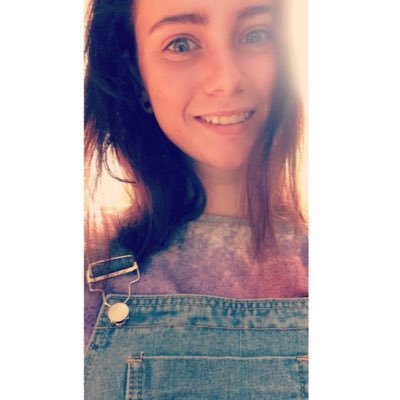 Profile Picture of Evie Lewis (@evielewis02) on Twitter