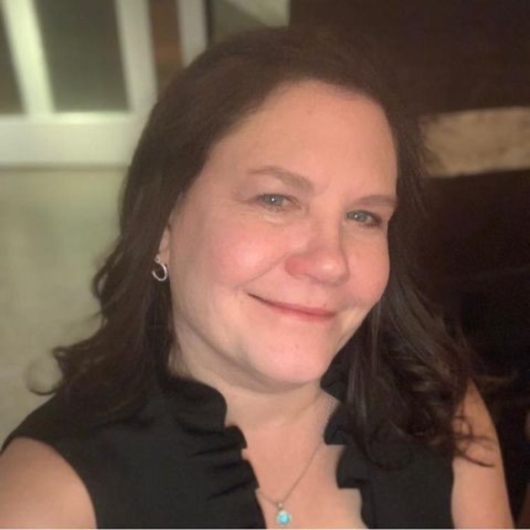 Profile Picture of Lynn Pearson (@dayzblue) on Poshmark