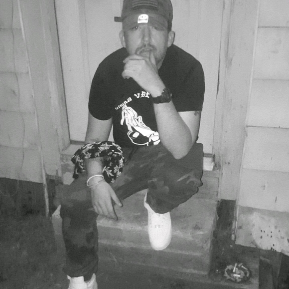 Profile Picture of Mike Marrone (@mrkvsh93) on Poshmark