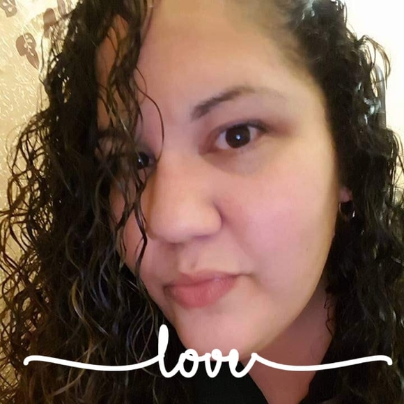 Profile Picture of Jeanette Irizarry (@jiriz14605) on Poshmark